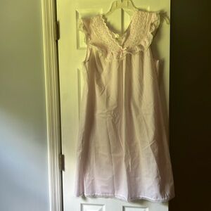 Beautiful new Anne Stuart nightgown Size L